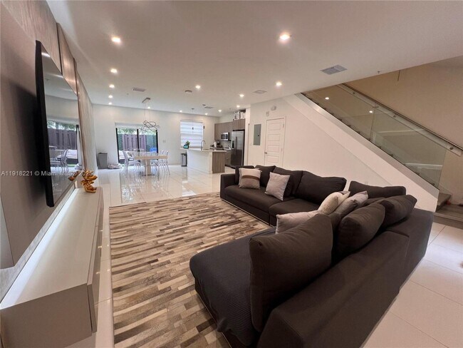 Photo - 10431 NW 82nd St