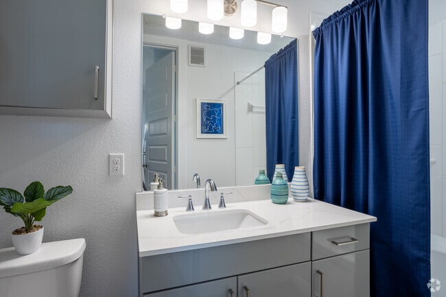 1BR, 1BA - 798SF