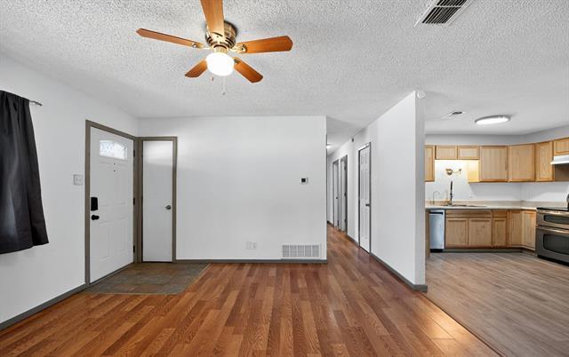 Photo - 604 Fegan St