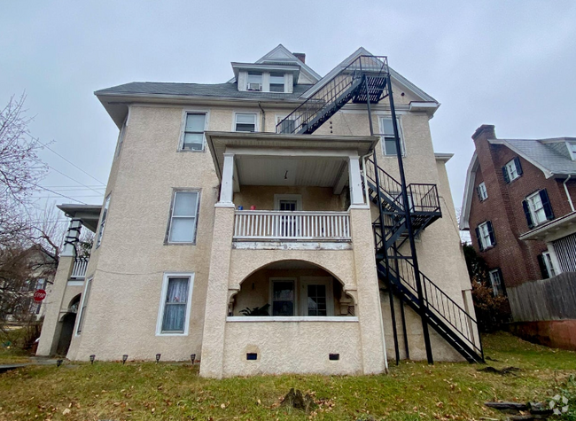 Building Photo - 212 N 7th St Unit 2nd Floor Rental