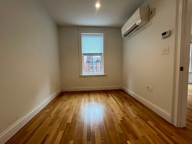 Photo - 236 Newbury St Unidad 4R