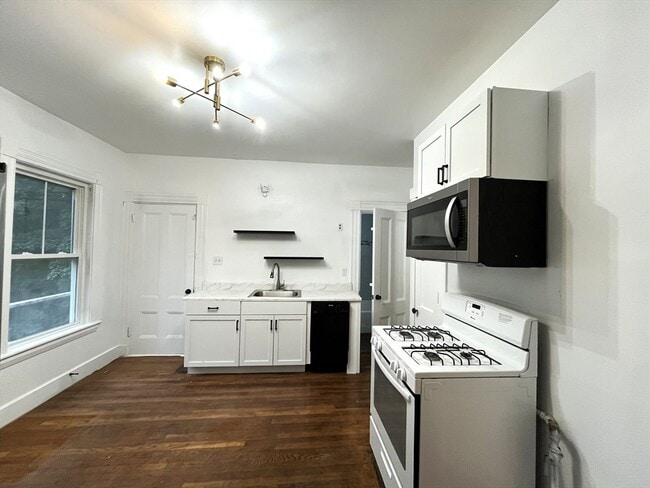 Building Photo - 168 Elliot St Unit 1