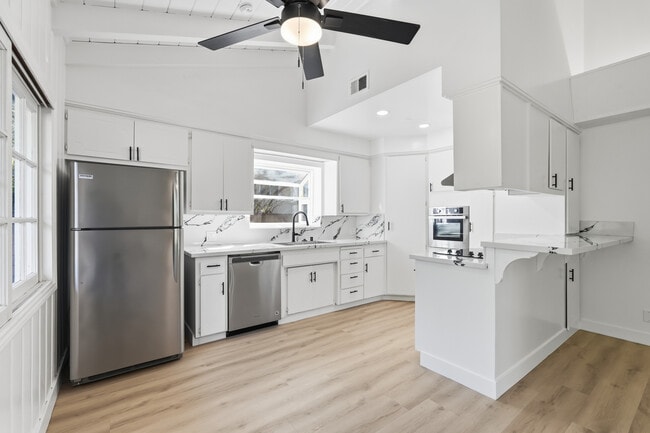 Photo - 23723 Aetna St