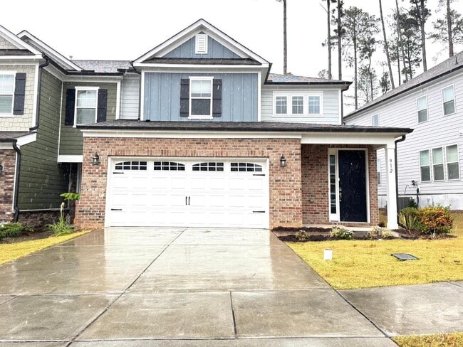 Building Photo - 3 Bedroom End unit Townhome - Master Down