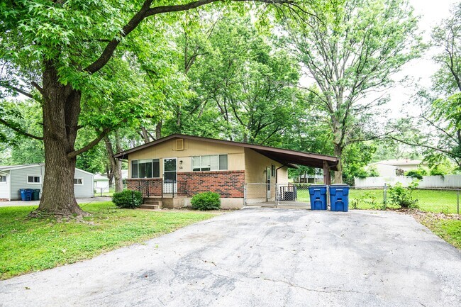Building Photo - Charming & Affordable 3-Bedroom Home for L...