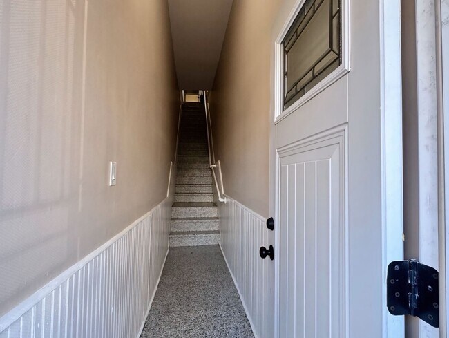 Photo - 1315 W 18th St Unit 2