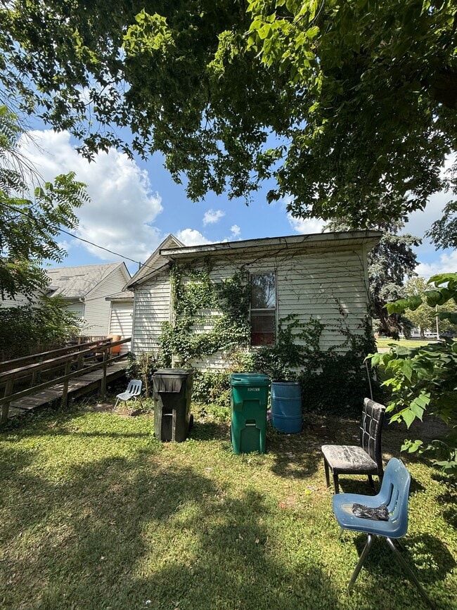 Photo - 1261 E Grand Ave