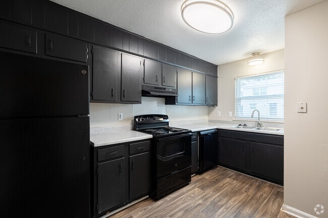 2BR, 1.5BA - 1025SF