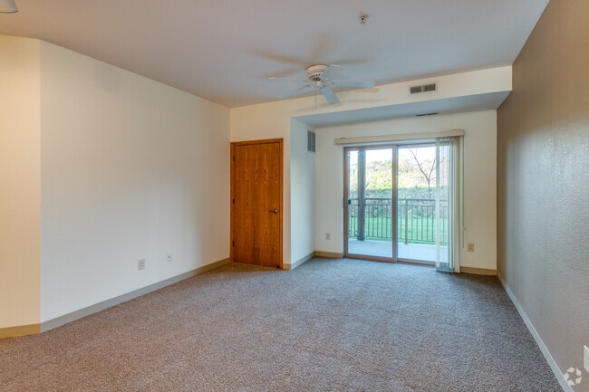 1 BR, 1 BA - 805SF