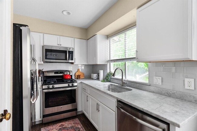 Photo - 2320 Montclaire St