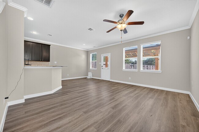 Photo - 6438 Haywards Crossing S Cir