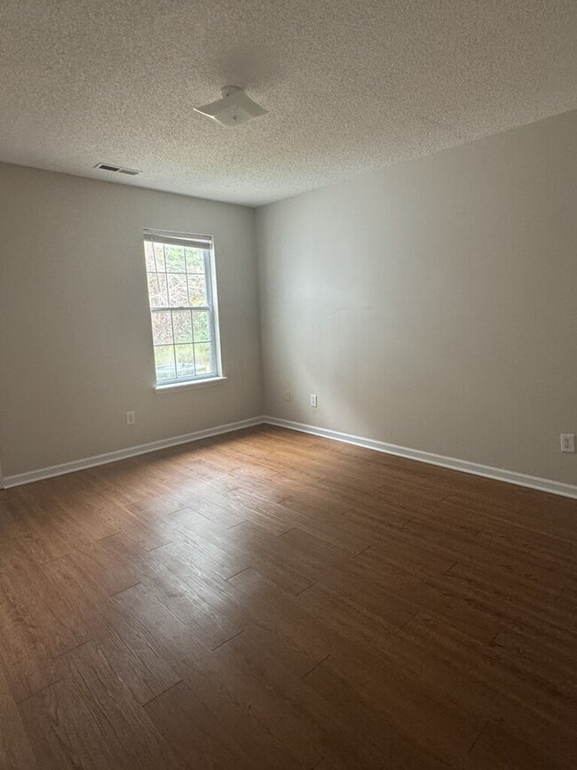 Photo - 106 Glenside Ct