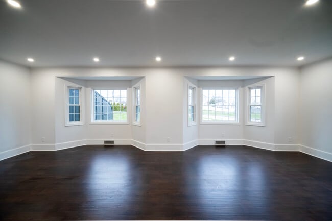 Photo - 10 Wampanoag Trl Unit 1