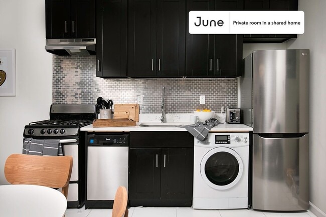 Room in Shared 3 bed/1.5 bath home in Central Harlem