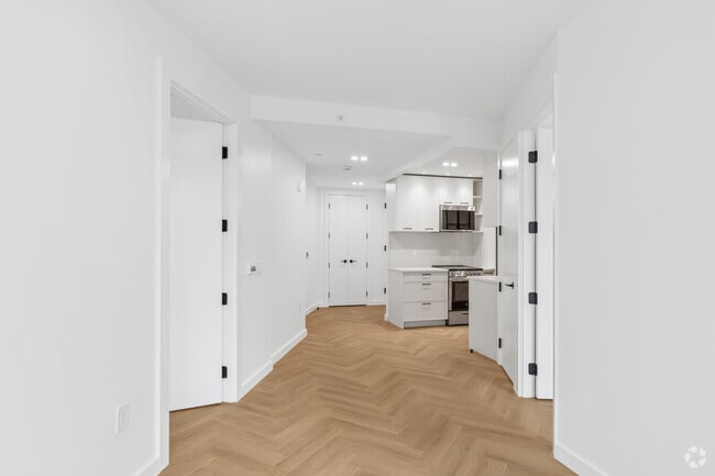 2BR, 2BA - 635SF - Living Room