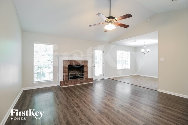 Photo - 1417 Oak Knoll Dr NE