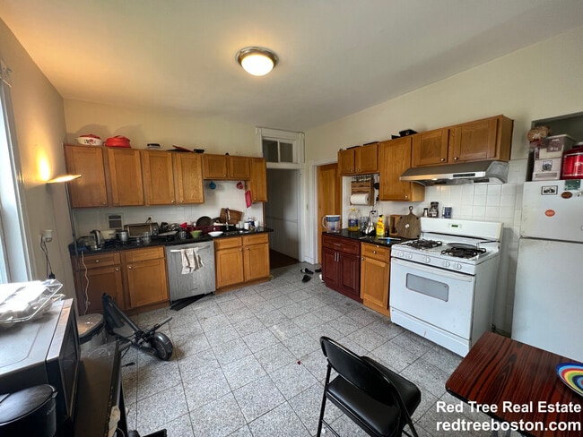Building Photo - 190 Highland St Unit 2 Rental