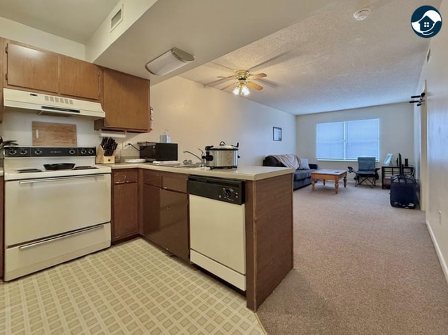 Photo - 229 E King St