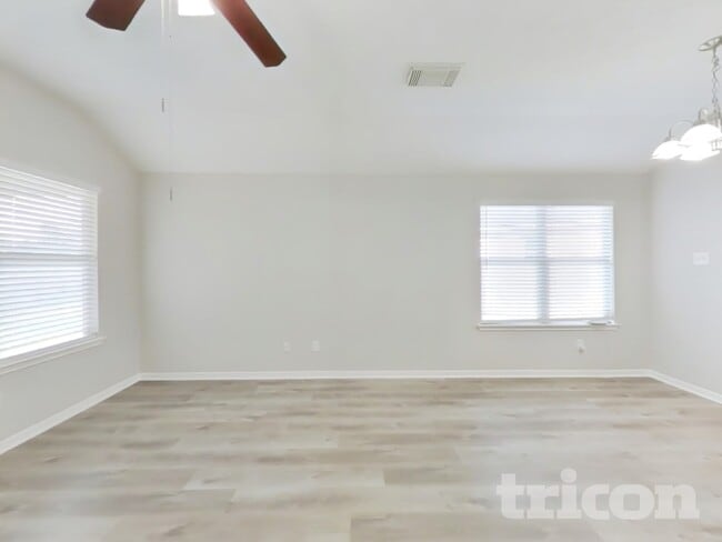 Photo - 7402 Deloache Ave