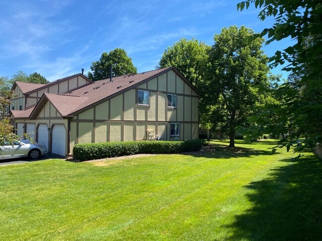 Photo - 1075 Auburn Ln Unit 1075
