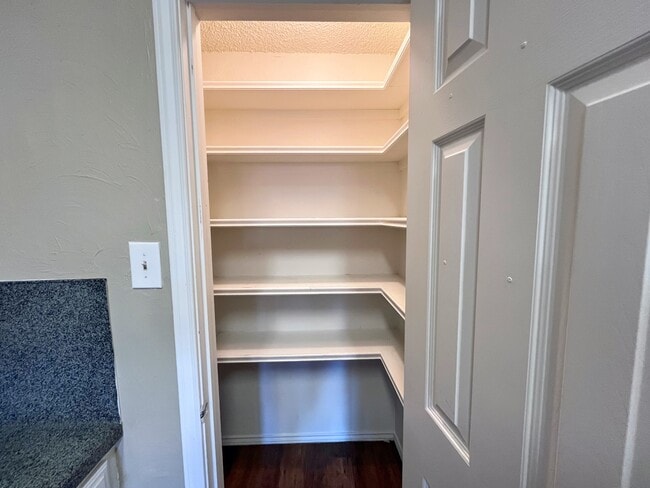 Photo - 5718 88th St