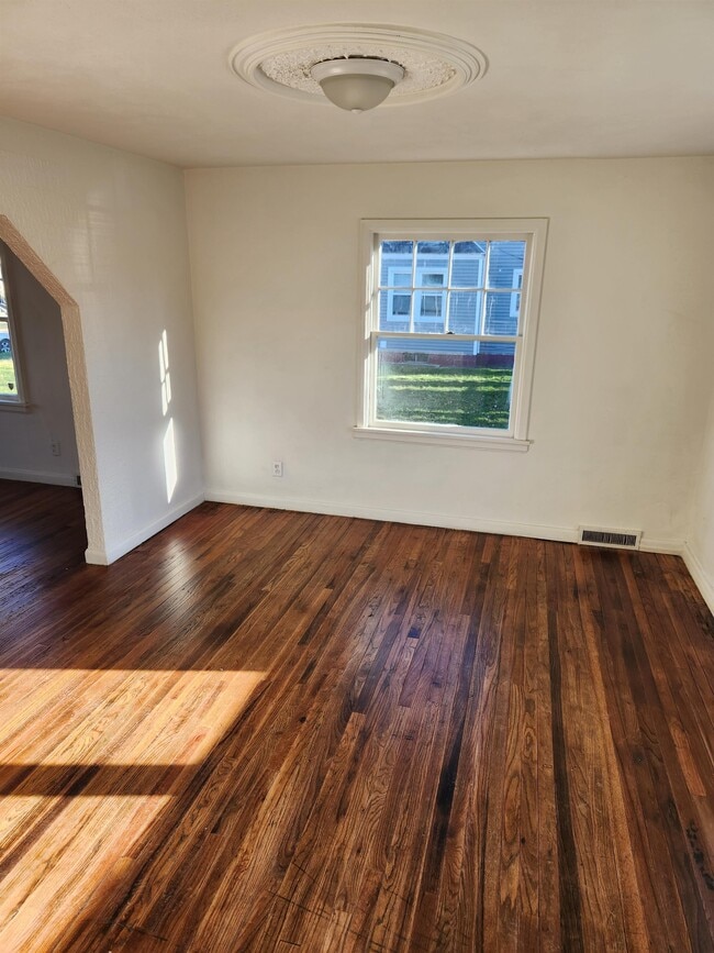 Photo - 1131 N Kaley St