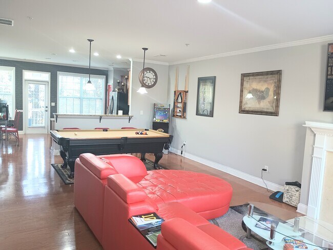 Photo - 436 Williamson St SE