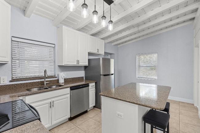 Photo - 310 Burland St