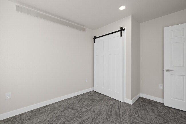 Panderosa Apartments - Panderosa Apartments