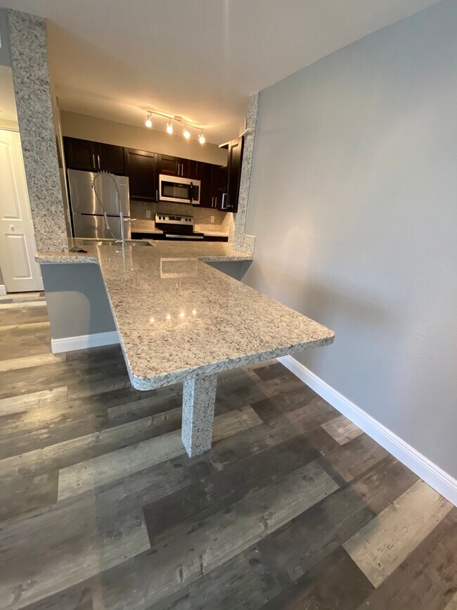 Photo - 2831 N Oakland Forest Dr Unidad 101