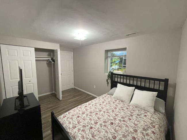 Dormitorio 1/2 - 9059 Centerway Rd Unidad Basement