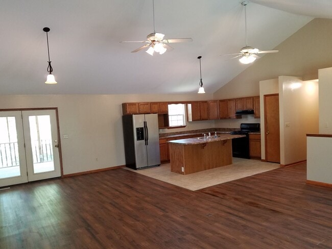 Photo - 4 bd, 3 ba house, NW Columbia, quick access to Stadium/I-70, screened porch