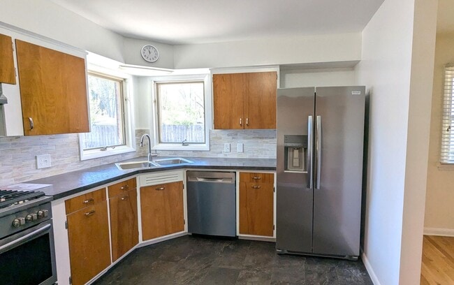 Photo - 755 Oakmere Pl
