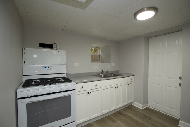3521 W Grace St Unit E-G