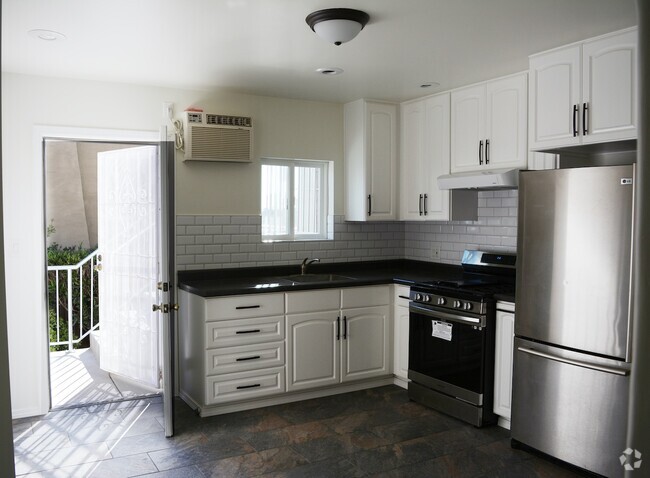 Building Photo - 508 Lincoln Rd E Unit B Rental