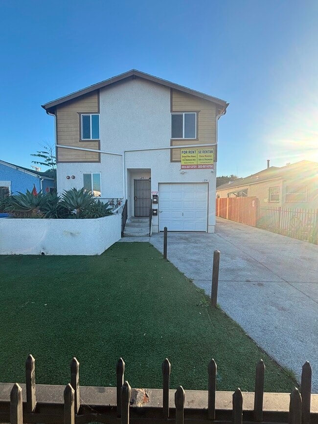 Building Photo - 214 E 101st St