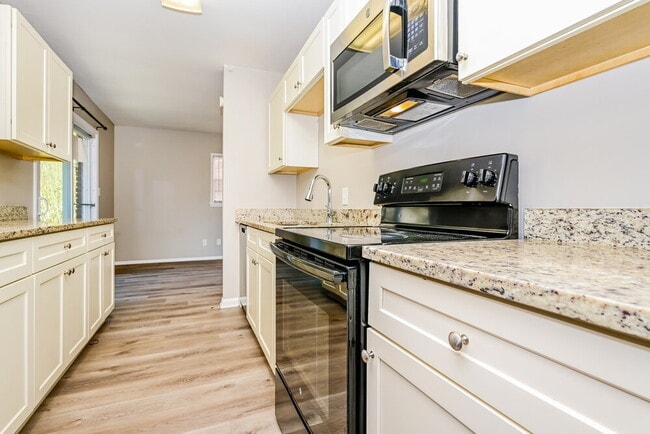 Photo - 367 Lady Guinevere Way