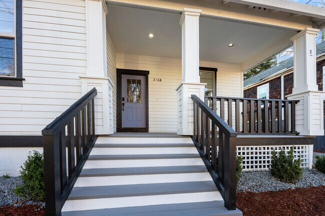 Photo - 3 Bed, 2 Bath Craftsman style home - NE PDX