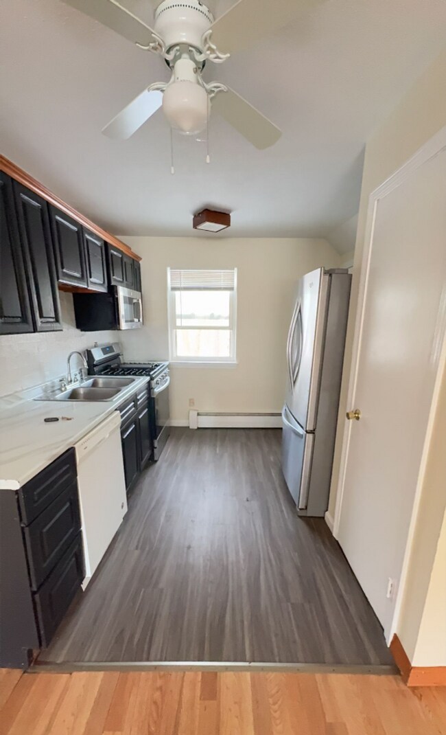 Photo - 2 Bedrooms 1 Bath Condo For Rent