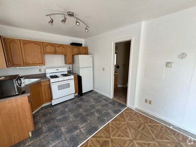 Building Photo - 46 Glen Ln Unit 1 Rental
