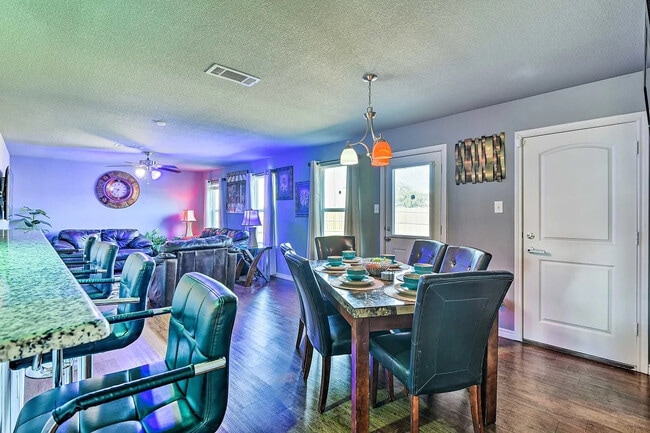 Photo - Room in House on Canyon Oaks Dr