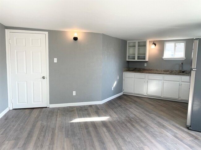 Building Photo - 7515 Bayway Dr Unit True