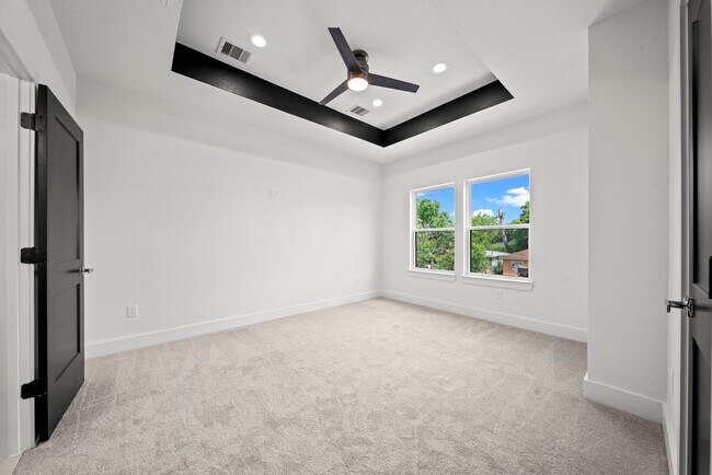 Photo - 4930 Chennault Rd