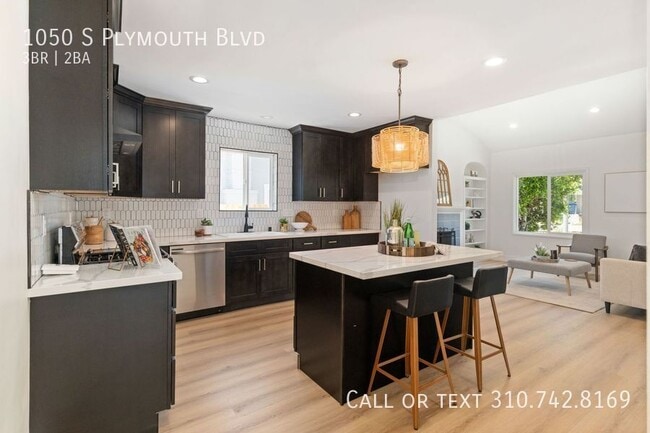 Building Photo - 1050 S Plymouth Blvd Rental