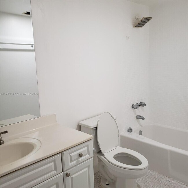 Photo - 19380 Collins Ave Unidad 207