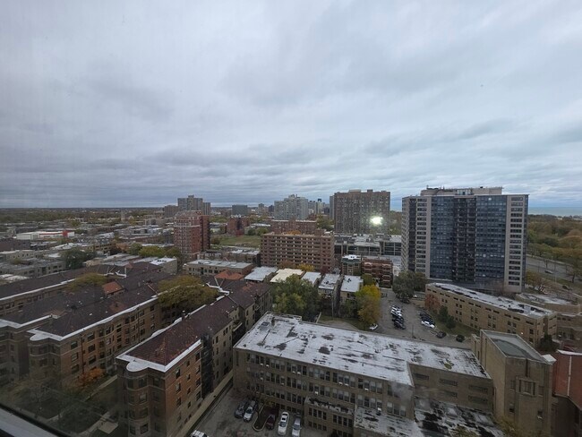 Photo - 655 W Irving Park Rd Unidad 1702