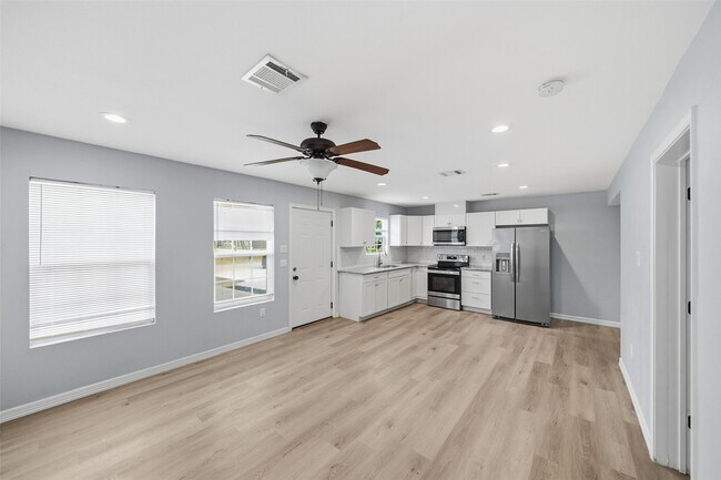 Photo - 8595 Parkway Dr