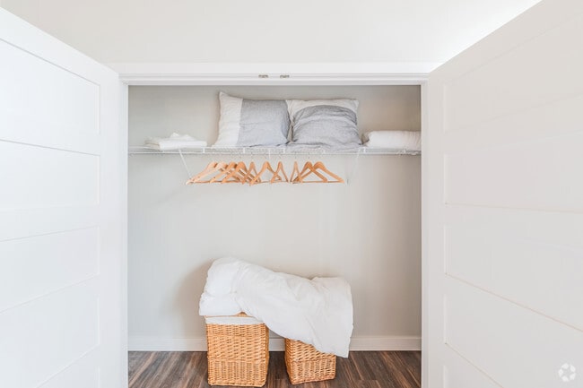 1 BR, 1 BA