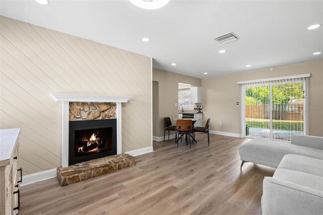 Photo - 611 Pinewood Dr