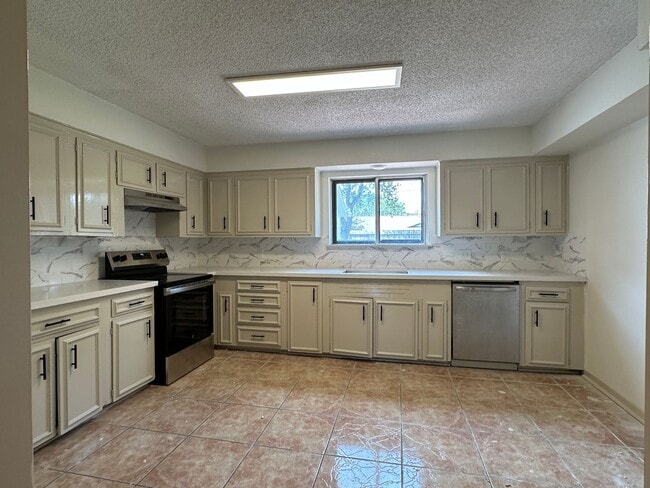 Photo - 502 Greenway Dr